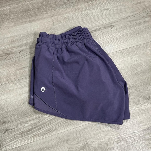 Lululemon Hotty Hot Short II 2.5" - Picture 1 of 8
